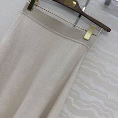 高端原单品质❤️Lp高智感老钱风穿搭!新品高级素色羊毛针织长半裙,大A伞摆气质高级单品!瑞士机18针工艺温柔极致优雅的调 高端原单品质❤️Lp高智感老钱风穿搭!新品高级素色羊毛针织长半裙,大A伞摆气质高级单品!瑞士机18针工艺温柔极致优雅的调