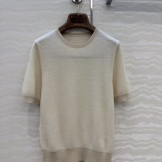 高端原单品质❤️Lp高智感老钱风穿搭!新品高级素色羊毛针织短袖,经典圆领气质高级单品!瑞士机18针工艺温柔极致优雅的调调 高端原单品质❤️Lp高智感老钱风穿搭!新品高级素色羊毛针织短袖,经典圆领气质高级单品!瑞士机18针工艺温柔极致优雅的调调