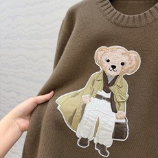 独家首发,原单品质❤️高定紫标RL浓郁美式风,穿风衣夹克🧥小熊毛衣!品质控必入。绝美细致到小熊的钻石耳钉!认准我家进口9 独家首发,原单品质❤️高定紫标RL浓郁美式风,穿风衣夹克🧥小熊毛衣!品质控必入。绝美细致到小熊的钻石耳钉!认准我家进口9