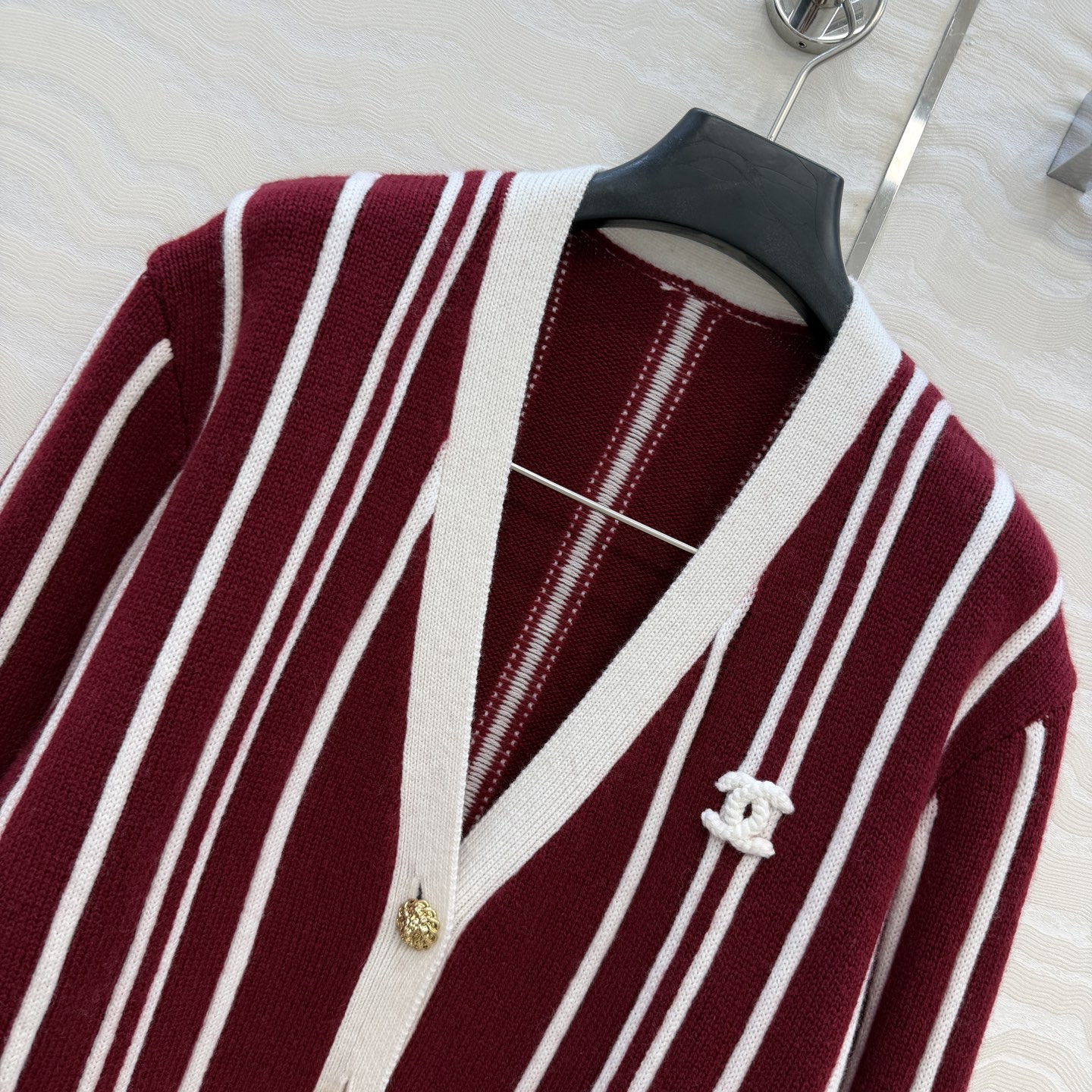 高端原单品质❤️26B秋然新品，Coco美式学院风外套。定制立体拼色条纹非常有氛围感减龄穿搭！气质V领撞色边百搭减龄又时
