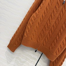 高端原单品质!LP高智感穿搭❤️26早秋新品外套,绞花编织立领双开拉链设计慵懒自在的氛氛围!叠搭极简老钱风穿搭,奢华神秘 高端原单品质!LP高智感穿搭❤️26早秋新品外套,绞花编织立领双开拉链设计慵懒自在的氛氛围!叠搭极简老钱风穿搭,奢华神秘