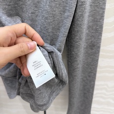 原单品质❤️Row风纸片人穿搭!进口莱塞尔羊毛亨利领扣长袖上衣!超级显瘦防晒神器!极简叠搭单品!白富美必入气质单品休闲舒 原单品质❤️Row风纸片人穿搭!进口莱塞尔羊毛亨利领扣长袖上衣!超级显瘦防晒神器!极简叠搭单品!白富美必入气质单品休闲舒