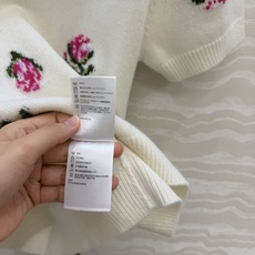 高端原单品质❤️ER高智感穿搭!26秋冬新品定位挂毛勾花丝绒玫瑰短袖上衣,气质圆领随性优雅高级单品!定位勾织工艺温柔极致 高端原单品质❤️ER高智感穿搭!26秋冬新品定位挂毛勾花丝绒玫瑰短袖上衣,气质圆领随性优雅高级单品!定位勾织工艺温柔极致