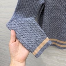 高端原单品质!26秋冬新品,Monogram花㚏领结针织羊毛上衣!减龄学院风配色,瑞士机绞花工艺贯穿时髦高级感!进口羊毛 高端原单品质!26秋冬新品,Monogram花㚏领结针织羊毛上衣!减龄学院风配色,瑞士机绞花工艺贯穿时髦高级感!进口羊毛