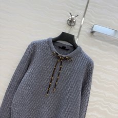 高端原单品质!26秋冬新品,Monogram花㚏领结针织羊毛上衣!减龄学院风配色,瑞士机绞花工艺贯穿时髦高级感!进口羊毛 高端原单品质!26秋冬新品,Monogram花㚏领结针织羊毛上衣!减龄学院风配色,瑞士机绞花工艺贯穿时髦高级感!进口羊毛