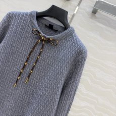 高端原单品质!26秋冬新品,Monogram花㚏领结针织羊毛上衣!减龄学院风配色,瑞士机绞花工艺贯穿时髦高级感!进口羊毛 高端原单品质!26秋冬新品,Monogram花㚏领结针织羊毛上衣!减龄学院风配色,瑞士机绞花工艺贯穿时髦高级感!进口羊毛