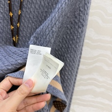 高端原单品质!26秋冬新品,Monogram花㚏领结针织羊毛上衣!减龄学院风配色,瑞士机绞花工艺贯穿时髦高级感!进口羊毛 高端原单品质!26秋冬新品,Monogram花㚏领结针织羊毛上衣!减龄学院风配色,瑞士机绞花工艺贯穿时髦高级感!进口羊毛