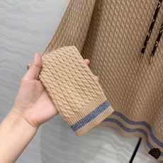 高端原单品质!26秋冬新品,Monogram花㚏领结针织羊毛上衣!减龄学院风配色,瑞士机绞花工艺贯穿时髦高级感!进口羊毛 高端原单品质!26秋冬新品,Monogram花㚏领结针织羊毛上衣!减龄学院风配色,瑞士机绞花工艺贯穿时髦高级感!进口羊毛