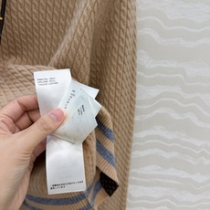 高端原单品质!26秋冬新品,Monogram花㚏领结针织羊毛上衣!减龄学院风配色,瑞士机绞花工艺贯穿时髦高级感!进口羊毛 高端原单品质!26秋冬新品,Monogram花㚏领结针织羊毛上衣!减龄学院风配色,瑞士机绞花工艺贯穿时髦高级感!进口羊毛