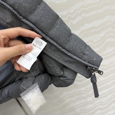 独家首发❤️品质控必入!BC高奢老钱风穿搭!重工珠片纱线轻盈羽绒马甲!新国标进口90%白鹅绒轻盈舒适自带发热保暖功能。进 独家首发❤️品质控必入!BC高奢老钱风穿搭!重工珠片纱线轻盈羽绒马甲!新国标进口90%白鹅绒轻盈舒适自带发热保暖功能。进