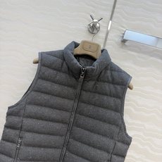 独家首发❤️品质控必入!BC高奢老钱风穿搭!重工珠片纱线轻盈羽绒马甲!新国标进口90%白鹅绒轻盈舒适自带发热保暖功能。进 独家首发❤️品质控必入!BC高奢老钱风穿搭!重工珠片纱线轻盈羽绒马甲!新国标进口90%白鹅绒轻盈舒适自带发热保暖功能。进