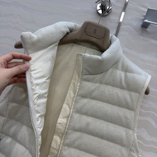 独家首发❤️品质控必入!BC高奢老钱风穿搭!重工珠片纱线轻盈羽绒马甲!新国标进口90%白鹅绒轻盈舒适自带发热保暖功能。进 独家首发❤️品质控必入!BC高奢老钱风穿搭!重工珠片纱线轻盈羽绒马甲!新国标进口90%白鹅绒轻盈舒适自带发热保暖功能。进