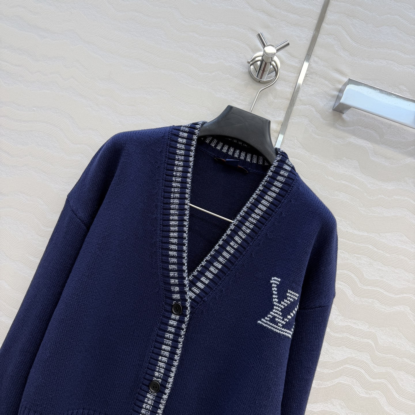 高端原单品质！26秋冬新品，Monogram海军蓝羊毛开衫！减龄学院风配色，配色工艺贯穿时髦高级感！进口羊毛纱线细腻柔软