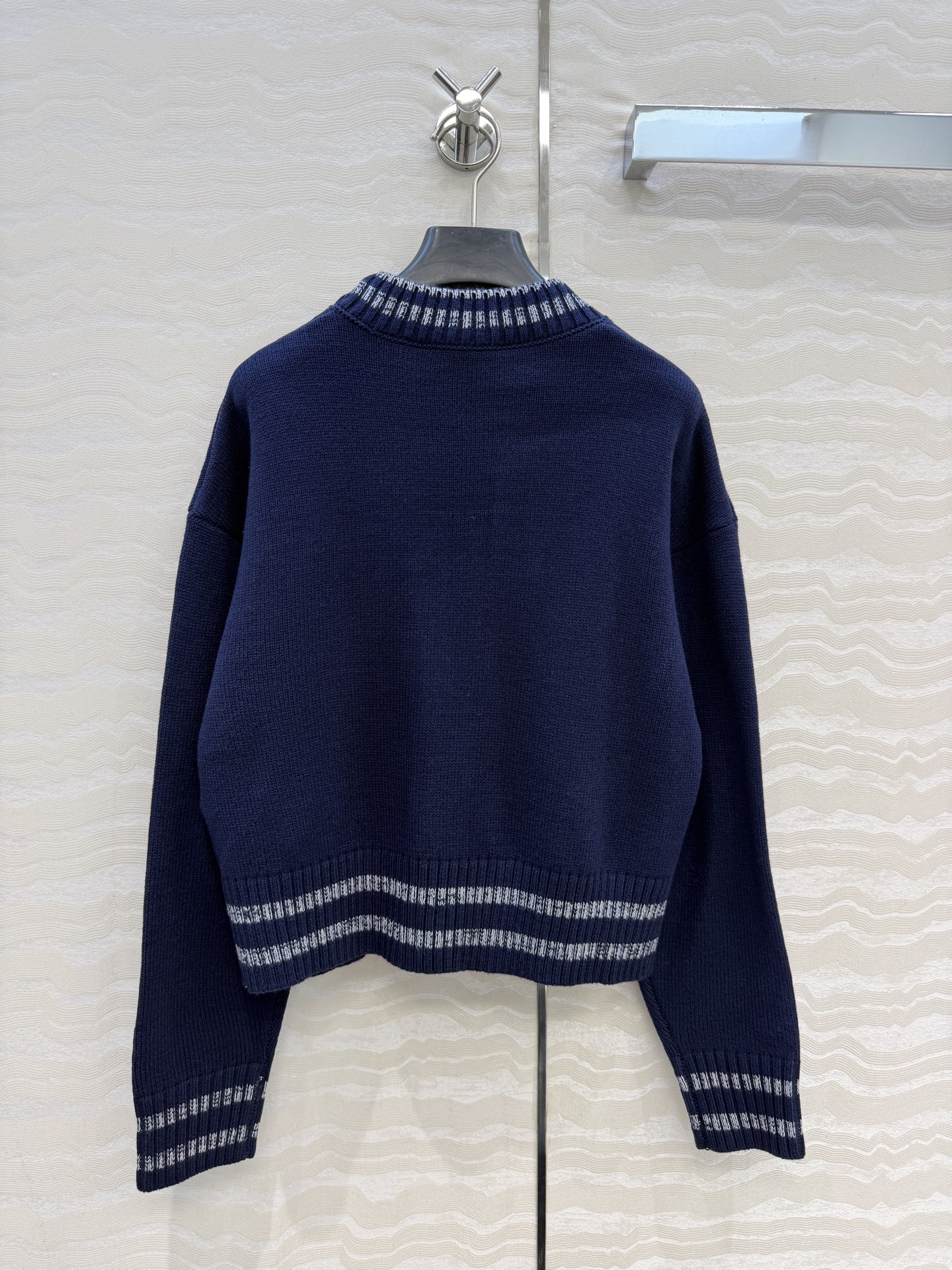 高端原单品质！26秋冬新品，Monogram海军蓝羊毛开衫！减龄学院风配色，配色工艺贯穿时髦高级感！进口羊毛纱线细腻柔软