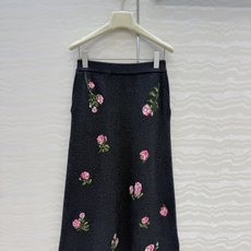 高端原单品质❤️ER高智感穿搭!26秋冬新品定位挂毛勾花丝绒玫瑰长半裙,气质随性优雅高级单品!定位勾织工艺温柔极致优雅的 高端原单品质❤️ER高智感穿搭!26秋冬新品定位挂毛勾花丝绒玫瑰长半裙,气质随性优雅高级单品!定位勾织工艺温柔极致优雅的