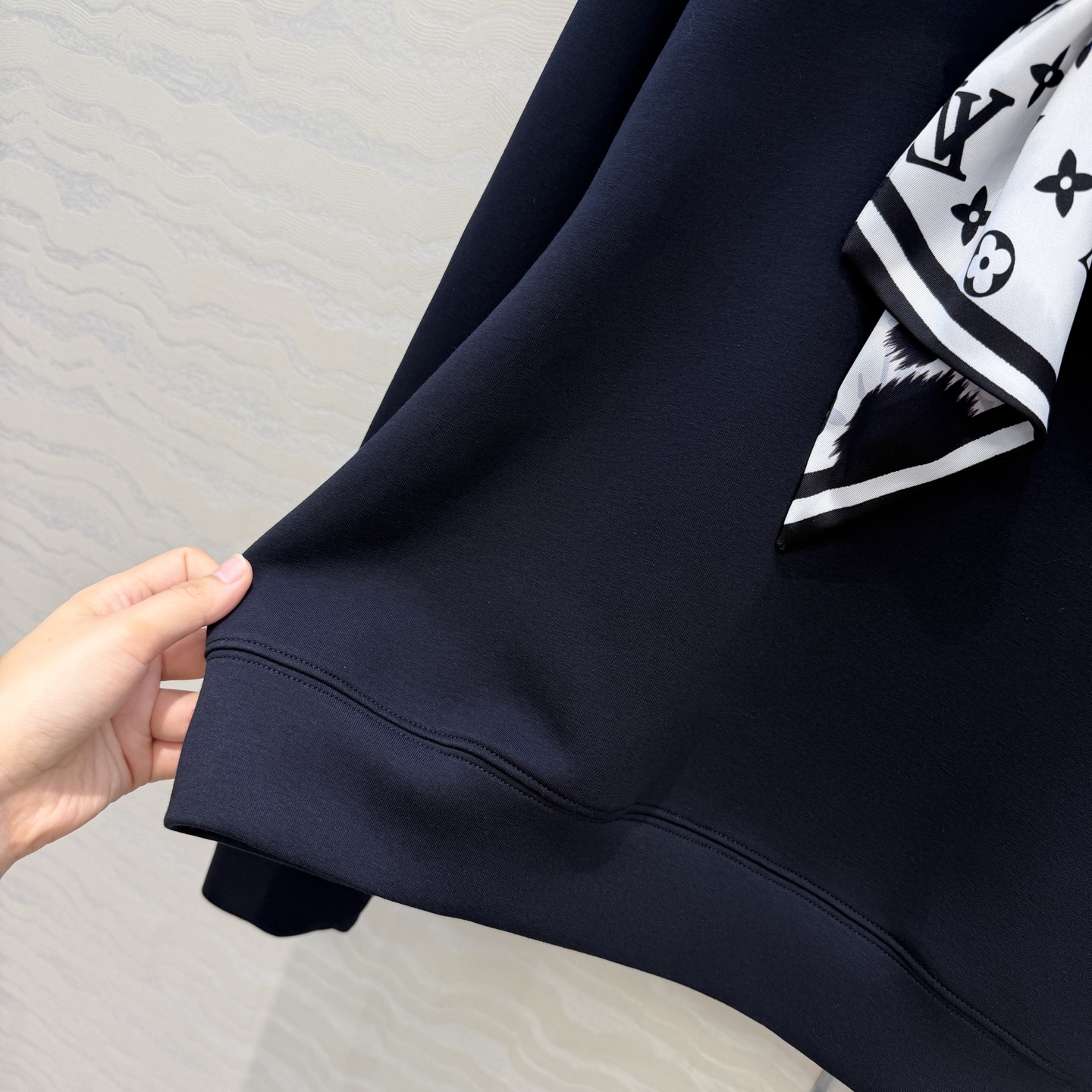 爆单推荐，原单品质❤️L新品系列，MONOGRAM飘带丝巾领结连帽卫衣套装！定制进口太空棉卫衣面料软糯细腻质感超赞！运动