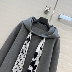 爆单推荐,原单品质❤️L新品系列,MONOGRAM飘带丝巾领结连帽卫衣套装!定制进口太空棉卫衣面料软糯细腻质感超赞!运动 爆单推荐,原单品质❤️L新品系列,MONOGRAM飘带丝巾领结连帽卫衣套装!定制进口太空棉卫衣面料软糯细腻质感超赞!运动