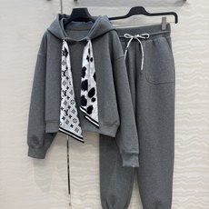 爆单推荐,原单品质❤️L新品系列,MONOGRAM飘带丝巾领结连帽卫衣套装!定制进口太空棉卫衣面料软糯细腻质感超赞!运动 爆单推荐,原单品质❤️L新品系列,MONOGRAM飘带丝巾领结连帽卫衣套装!定制进口太空棉卫衣面料软糯细腻质感超赞!运动