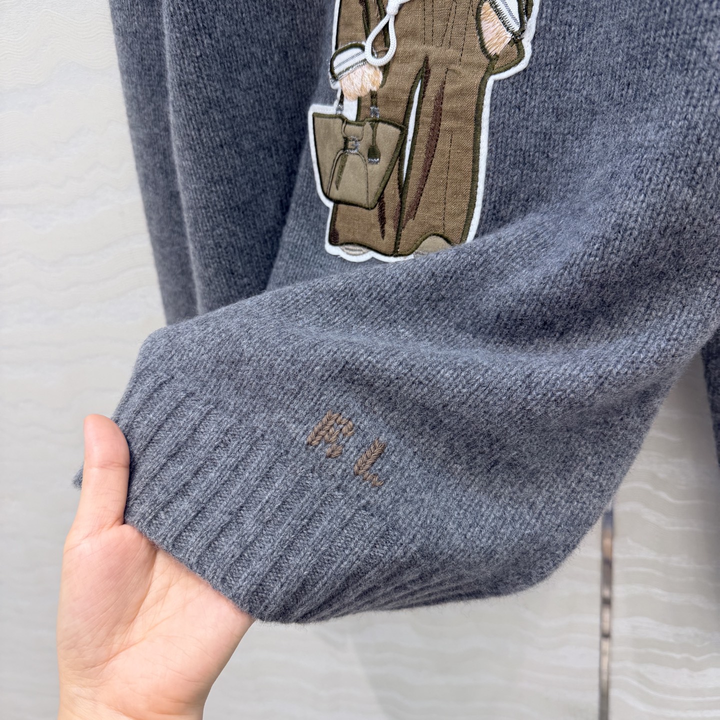 独家首发,原单品质❤️高定紫标RL浓郁美式风,穿西装夹克🧥小熊毛衣!品质控必入。绝美细致到小熊的墨镜和钻石耳钉!认准我家 独家首发,原单品质❤️高定紫标RL浓郁美式风,穿西装夹克🧥小熊毛衣!品质控必入。绝美细致到小熊的墨镜和钻石耳钉!认准我家