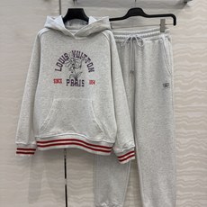 爆单推荐,原单品质❤️L新品系列,MONOGRAM美式复古学院风连帽卫衣套装!定制配色罗纹进口卫衣面料细腻质感超赞!运动 爆单推荐,原单品质❤️L新品系列,MONOGRAM美式复古学院风连帽卫衣套装!定制配色罗纹进口卫衣面料细腻质感超赞!运动