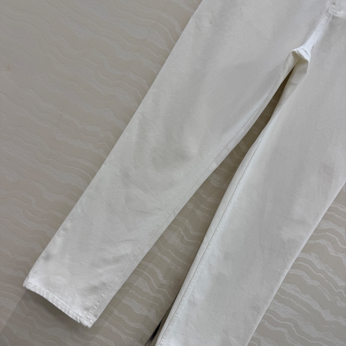原单品质❤️coco女孩26b新品，神裤再现。刺绣口袋牛仔裤！白富美必入叠搭神器！复古酵素洗水工艺。经典小直筒裤型上身腿