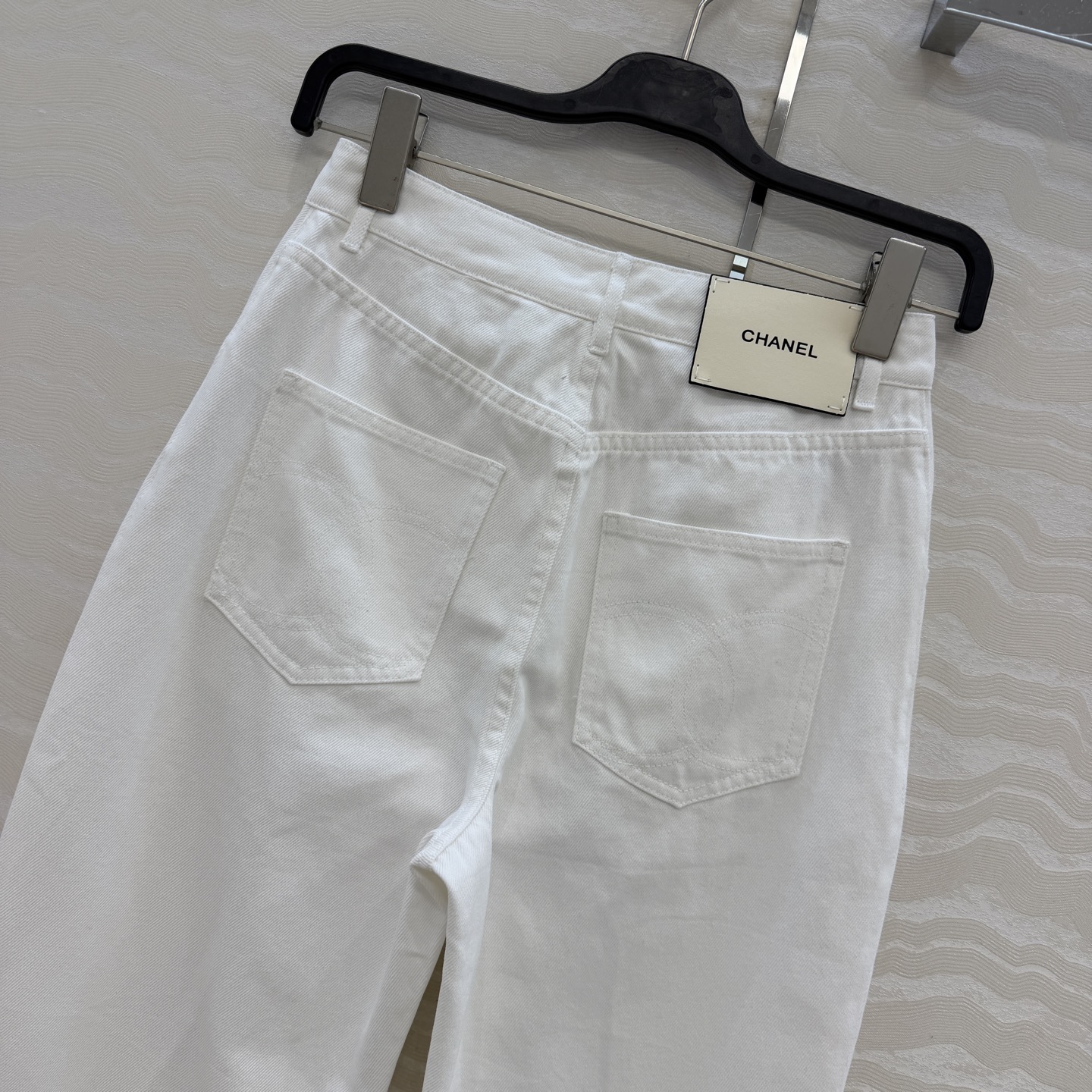 原单品质❤️coco女孩26b新品，神裤再现。刺绣口袋牛仔裤！白富美必入叠搭神器！复古酵素洗水工艺。经典小直筒裤型上身腿