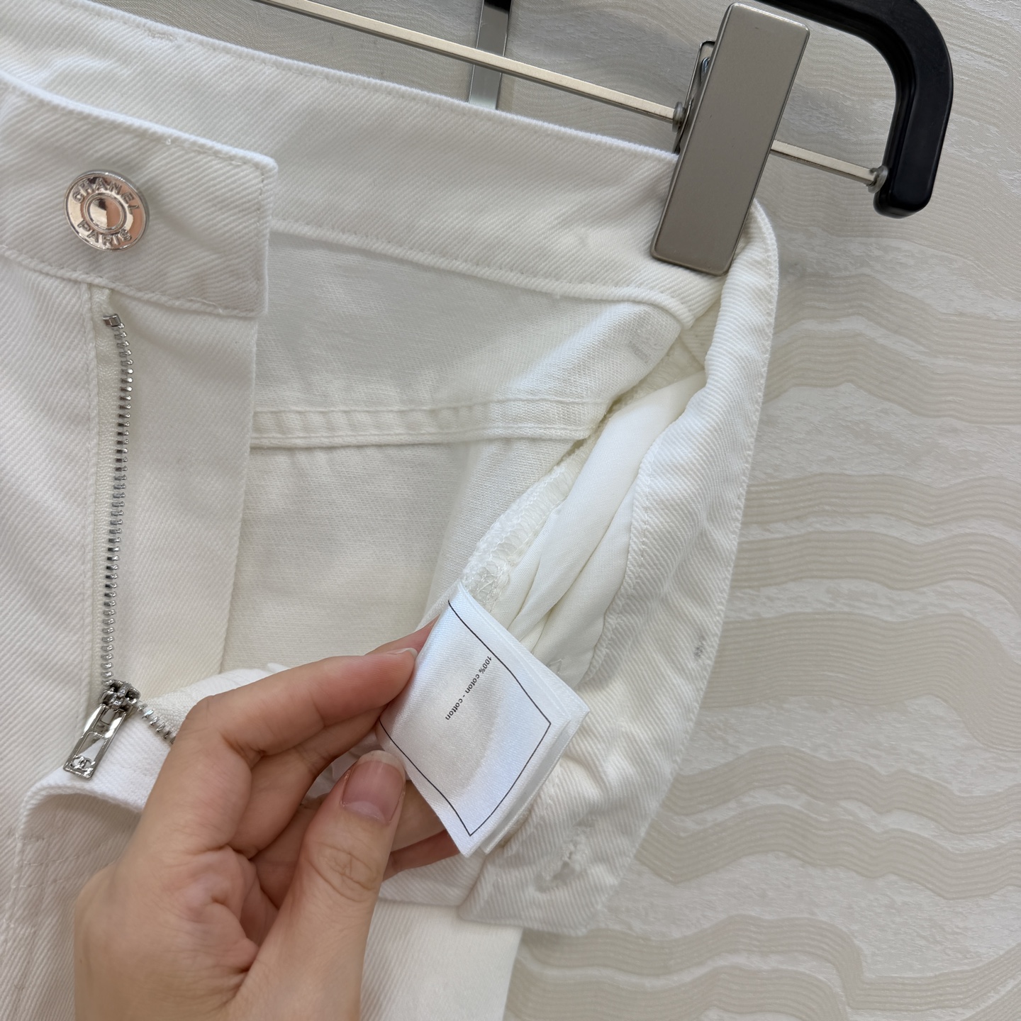 原单品质❤️coco女孩26b新品，神裤再现。刺绣口袋牛仔裤！白富美必入叠搭神器！复古酵素洗水工艺。经典小直筒裤型上身腿
