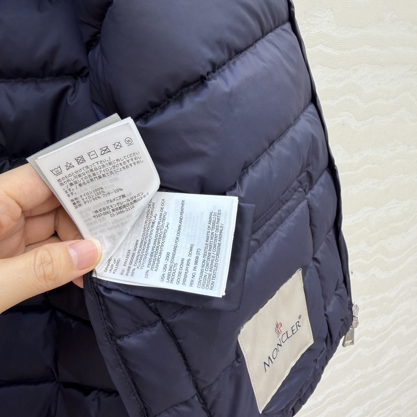 羽绒服主推款❤️原单品质Mo秋冬必入经典lans轻羽绒小外套!配收收纳包!放在口袋里!原版定制记忆丝质感柔软细腻超赞!秋 羽绒服主推款❤️原单品质Mo秋冬必入经典lans轻羽绒小外套!配收收纳包!放在口袋里!原版定制记忆丝质感柔软细腻超赞!秋