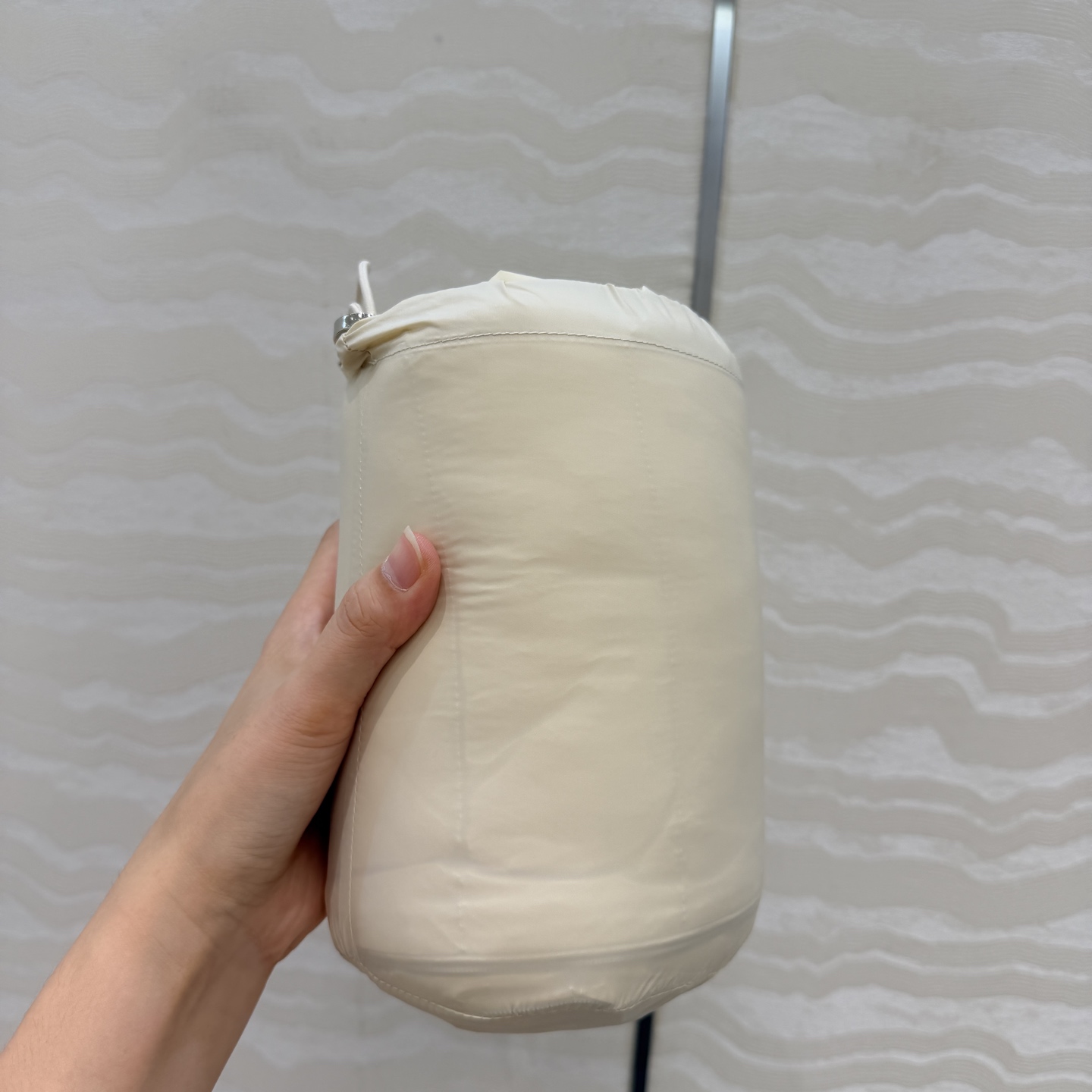 羽绒服主推款❤️原单品质Mo秋冬必入经典lans轻羽绒小外套！配收收纳包！放在口袋里！原版定制记忆丝质感柔软细腻超赞！秋