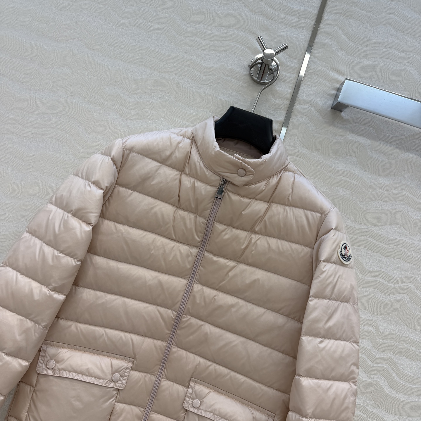 羽绒服主推款❤️原单品质Mo秋冬必入经典lans轻羽绒小外套！配收收纳包！放在口袋里！原版定制记忆丝质感柔软细腻超赞！秋