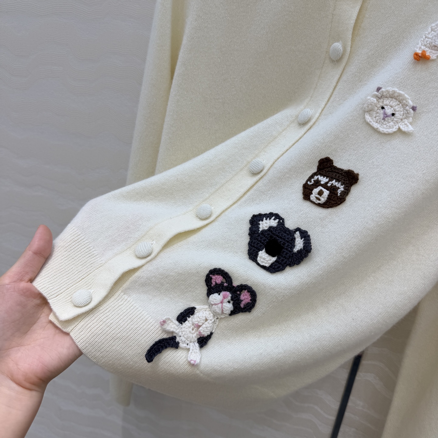 高端原单品质❤️ER高智感穿搭！26秋冬新品，刘雯同款 童趣系列定位动物手勾羊绒圆领开衫。“森林派对” 🪿🐏🐻🐨🐹可可爱