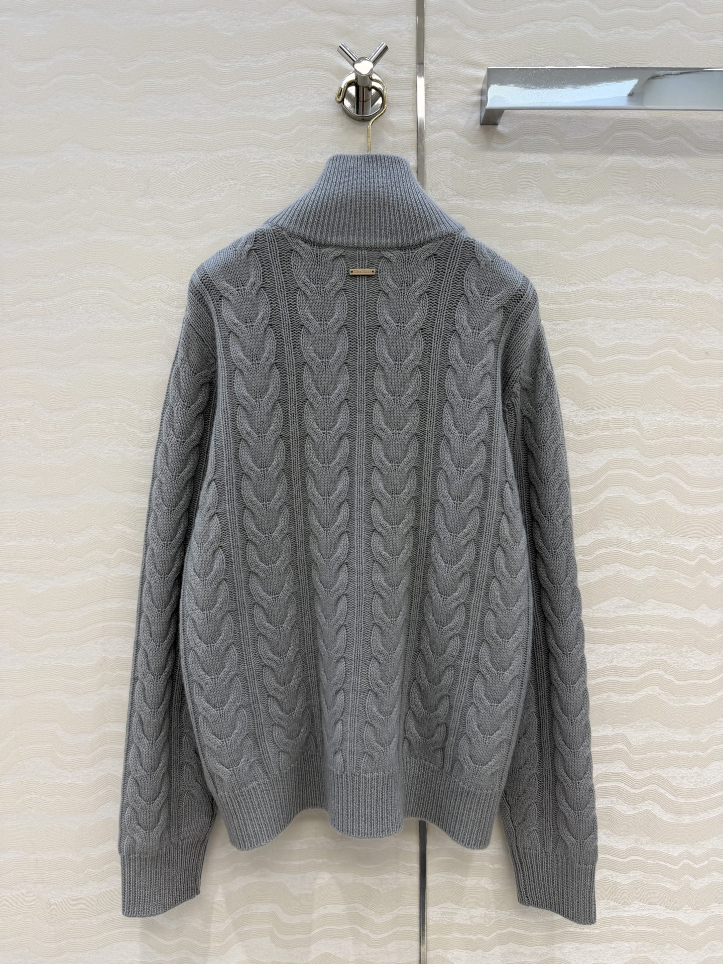 高端原单品质❤️Max高智感穿搭！优雅气质长期主义。绞花勾织半拉链polo羊毛衫！进口100%羊绒纱线软糯细腻！气质减龄