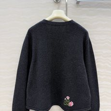 高端原单品质❤️ER高智感穿搭!26秋冬新品定位挂毛勾花丝绒玫瑰长袖毛衣,气质圆领随性优雅高级单品!定位勾织工艺温柔极致 高端原单品质❤️ER高智感穿搭!26秋冬新品定位挂毛勾花丝绒玫瑰长袖毛衣,气质圆领随性优雅高级单品!定位勾织工艺温柔极致