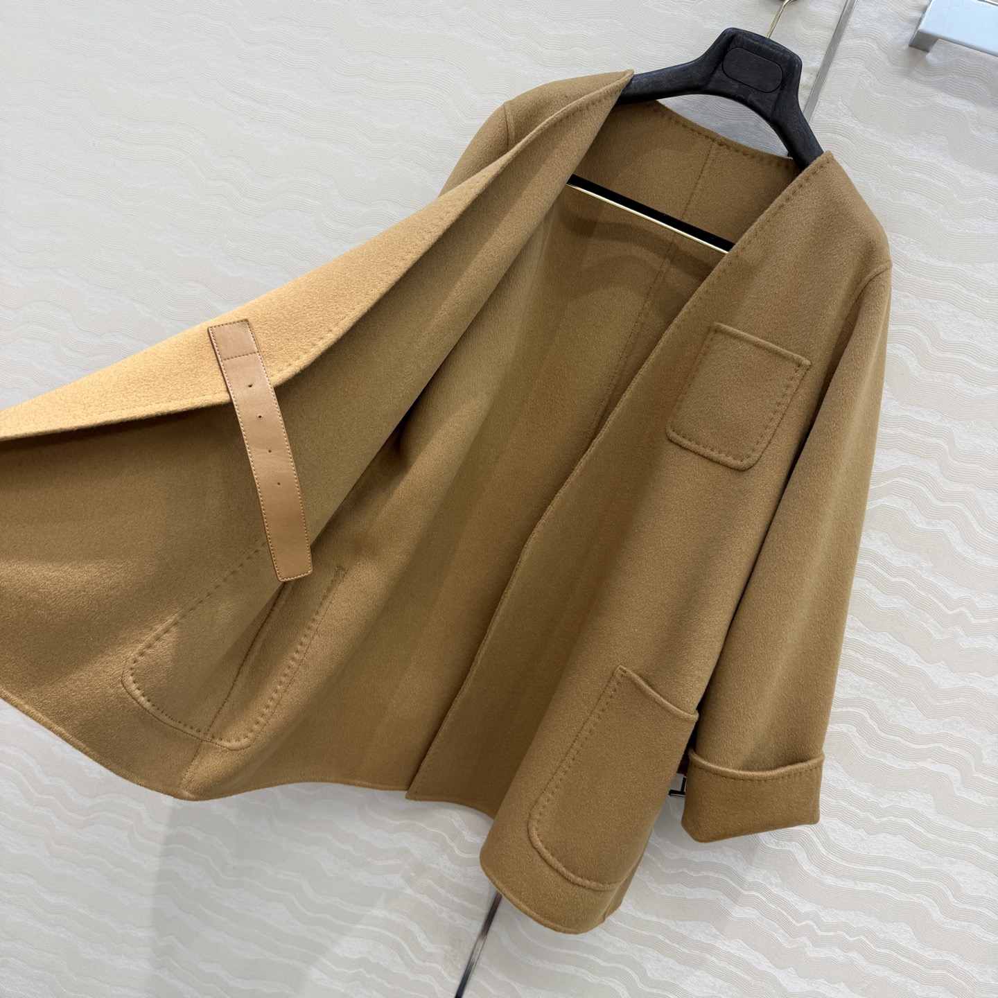 独家首发❤️高端原单品质!Max本季必入高智感大衣!秋冬新品叠搭神器!纯手工制作双面尼V领羊绒大衣!拼接100%小羊皮腰 独家首发❤️高端原单品质!Max本季必入高智感大衣!秋冬新品叠搭神器!纯手工制作双面尼V领羊绒大衣!拼接100%小羊皮腰