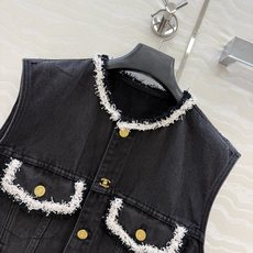原单品质🍒coco女孩穿搭,26s怀旧洗水丹宁牛仔马甲小外套!气质编织带口袋装饰。H版型不挑人超级叠搭神器!定制酵素洗水 原单品质🍒coco女孩穿搭,26s怀旧洗水丹宁牛仔马甲小外套!气质编织带口袋装饰。H版型不挑人超级叠搭神器!定制酵素洗水