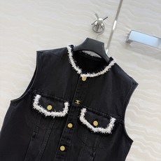 原单品质🍒coco女孩穿搭,26s怀旧洗水丹宁牛仔马甲小外套!气质编织带口袋装饰。H版型不挑人超级叠搭神器!定制酵素洗水 原单品质🍒coco女孩穿搭,26s怀旧洗水丹宁牛仔马甲小外套!气质编织带口袋装饰。H版型不挑人超级叠搭神器!定制酵素洗水