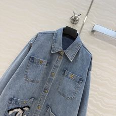 原单品质🍒coco女孩穿搭,26s怀旧洗水丹宁牛仔衬衫领外套!书包金属扣装饰工装口袋编织带刺绣双C,经典宽松版型不挑人上 原单品质🍒coco女孩穿搭,26s怀旧洗水丹宁牛仔衬衫领外套!书包金属扣装饰工装口袋编织带刺绣双C,经典宽松版型不挑人上