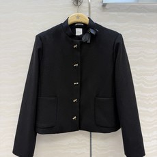 原单品质!Miss D 26秋冬新品,王玉雯同款白月光小外套,金属蜻蜓扣装饰,叽理感面料减龄气质经典H版型上身显瘦又高挑 原单品质!Miss D 26秋冬新品,王玉雯同款白月光小外套,金属蜻蜓扣装饰,叽理感面料减龄气质经典H版型上身显瘦又高挑