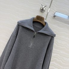 高端原单品质!LP高智感穿搭❤️26早秋新品半开拉链羊绒毛衣。气质翻领坑条编织,灯笼袖设计慵懒自在的氛氛围!叠搭极简老钱 高端原单品质!LP高智感穿搭❤️26早秋新品半开拉链羊绒毛衣。气质翻领坑条编织,灯笼袖设计慵懒自在的氛氛围!叠搭极简老钱