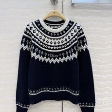 原单品质,MissD26秋冬新品阿尔卑斯滑雪系列Fair Isle毛衣!非常有冬日氛围感的费尔岛勾花图案,经典圆领廓形百 原单品质,MissD26秋冬新品阿尔卑斯滑雪系列Fair Isle毛衣!非常有冬日氛围感的费尔岛勾花图案,经典圆领廓形百