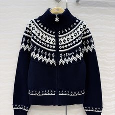 原单品质,MissD26秋冬新品阿尔卑斯滑雪系列Fair Isle羊毛外套!非常有冬日氛围感的费尔岛勾花图案,经典双织立 原单品质,MissD26秋冬新品阿尔卑斯滑雪系列Fair Isle羊毛外套!非常有冬日氛围感的费尔岛勾花图案,经典双织立