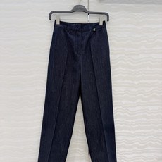 原单品质❤️coco女孩26b新品,神裤再现!原色蓝牛仔裤!白富美必入叠搭神器!定制重工立体双C,复古酵素洗水工艺。定制 原单品质❤️coco女孩26b新品,神裤再现!原色蓝牛仔裤!白富美必入叠搭神器!定制重工立体双C,复古酵素洗水工艺。定制
