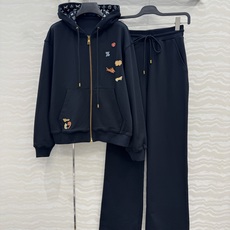 爆单推荐,原单品质❤️L新品系列,MONOGRAM美式复古学院风连帽卫衣套装!汪星人🐶金属配件装饰,进口卫衣面料细腻质感 爆单推荐,原单品质❤️L新品系列,MONOGRAM美式复古学院风连帽卫衣套装!汪星人🐶金属配件装饰,进口卫衣面料细腻质感