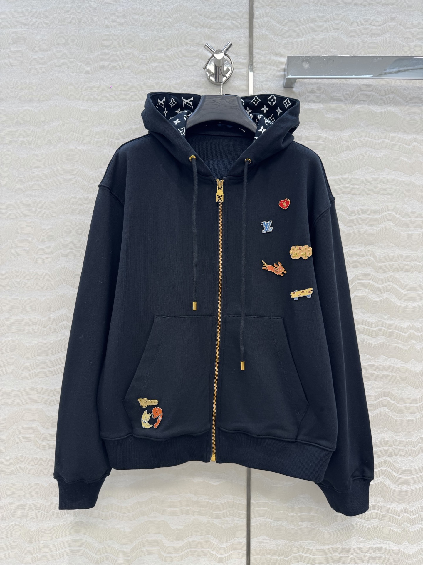 爆单推荐,原单品质❤️L新品系列,MONOGRAM美式复古学院风连帽卫衣套装!汪星人🐶金属配件装饰,进口卫衣面料细腻质感 爆单推荐,原单品质❤️L新品系列,MONOGRAM美式复古学院风连帽卫衣套装!汪星人🐶金属配件装饰,进口卫衣面料细腻质感