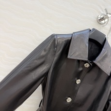 原单品质❤️coco女孩26b秋冬新品-Jennie同款腰封翻领小羊皮外套,高级红底领拼接logo设计奢华内敛,短款系带 原单品质❤️coco女孩26b秋冬新品-Jennie同款腰封翻领小羊皮外套,高级红底领拼接logo设计奢华内敛,短款系带