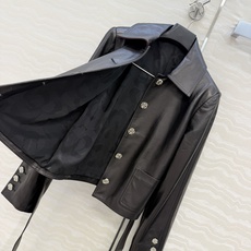 原单品质❤️coco女孩26b秋冬新品-Jennie同款腰封翻领小羊皮外套,高级红底领拼接logo设计奢华内敛,短款系带 原单品质❤️coco女孩26b秋冬新品-Jennie同款腰封翻领小羊皮外套,高级红底领拼接logo设计奢华内敛,短款系带