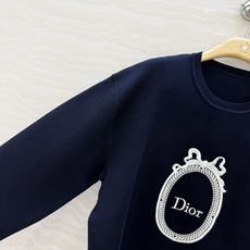 高端原单品质,MissD🧶26秋冬新品❤️Médaillon系列椭圆镜刺绣毛衣。邝玲玲同款。原版定制进口羊毛珠片纱线!瑞 高端原单品质,MissD🧶26秋冬新品❤️Médaillon系列椭圆镜刺绣毛衣。邝玲玲同款。原版定制进口羊毛珠片纱线!瑞
