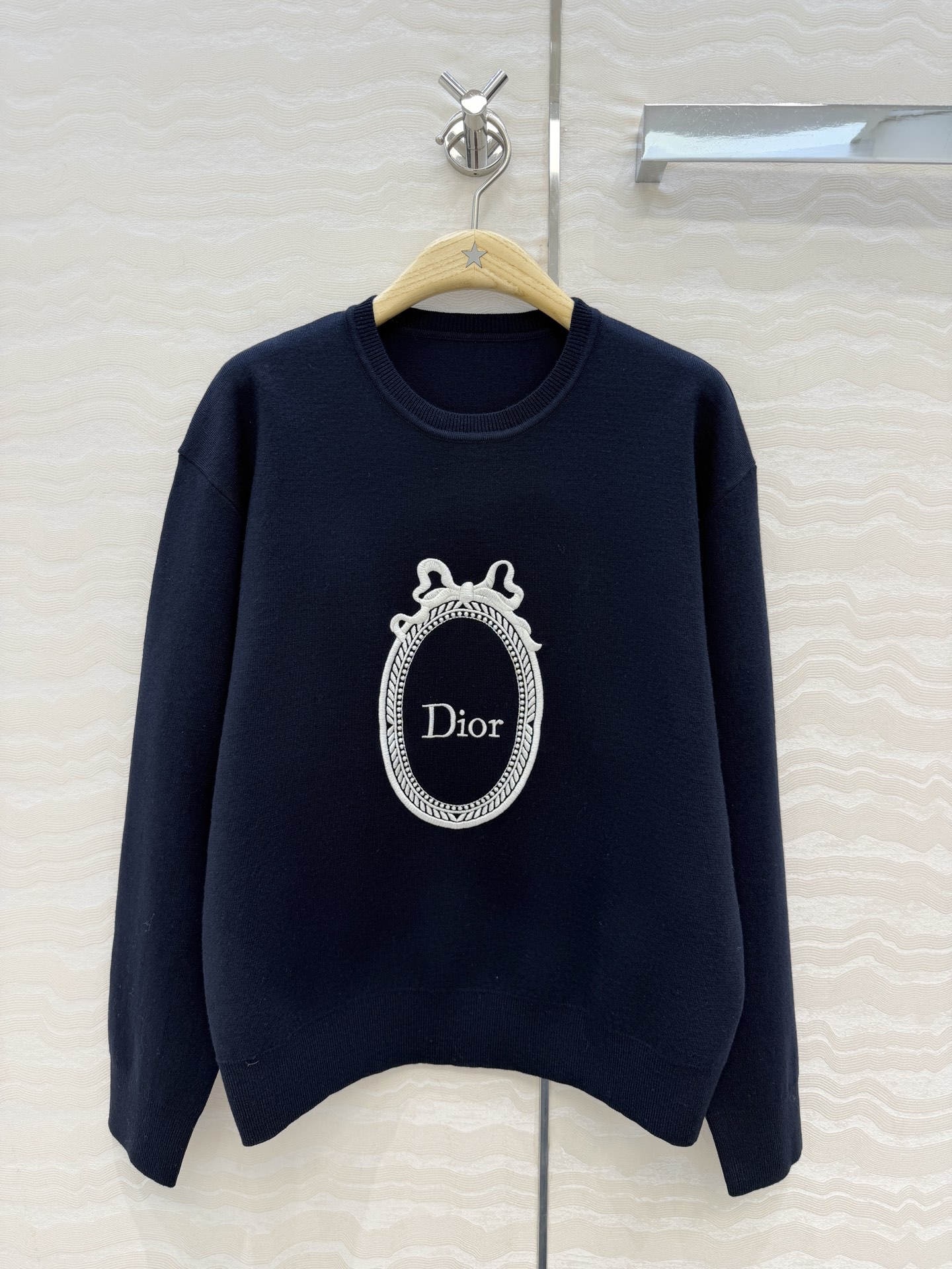 高端原单品质，MissD🧶26秋冬新品❤️Médaillon系列椭圆镜刺绣毛衣。邝玲玲同款。原版定制进口羊毛珠片纱线！瑞