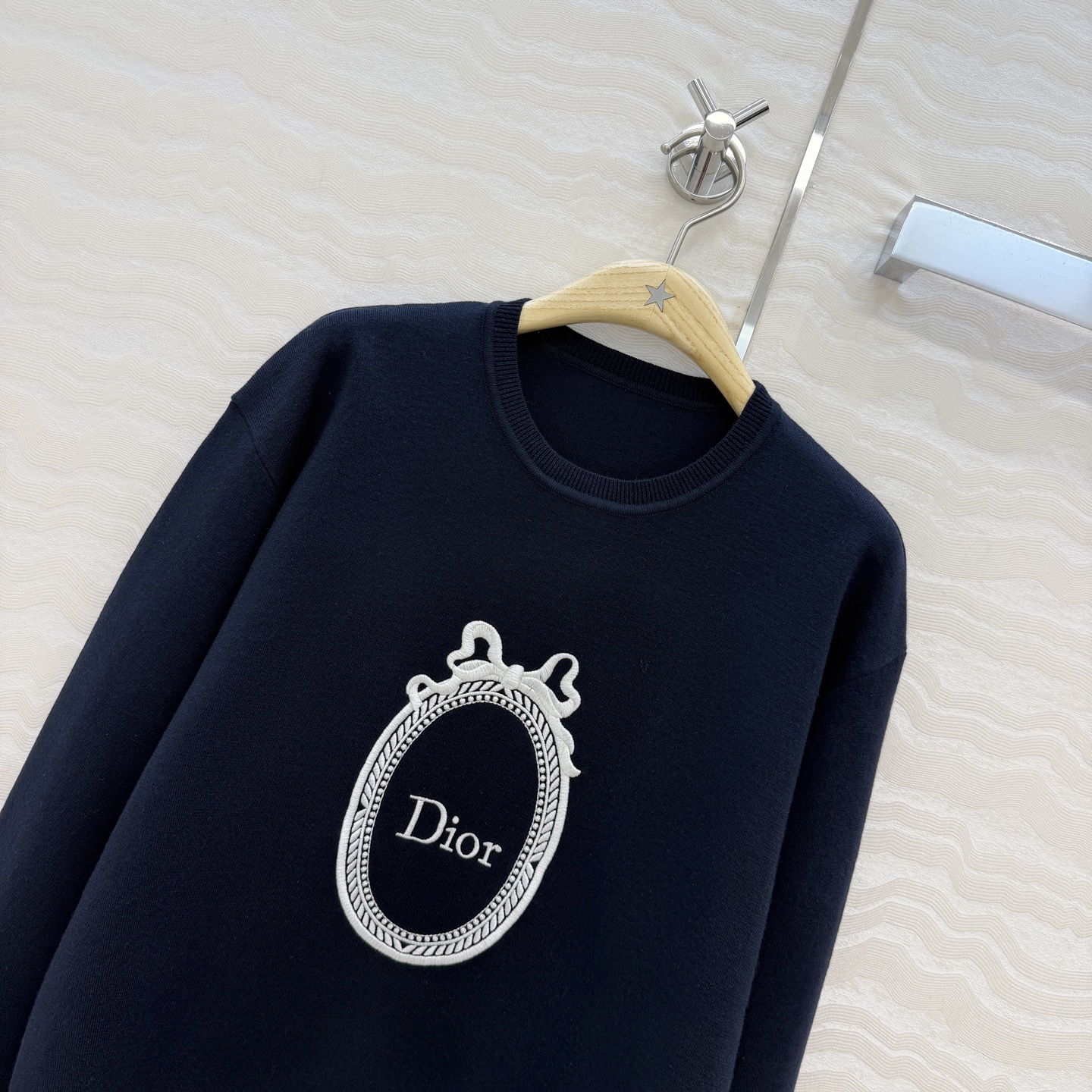 高端原单品质,MissD🧶26秋冬新品❤️Médaillon系列椭圆镜刺绣毛衣。邝玲玲同款。原版定制进口羊毛珠片纱线!瑞 高端原单品质,MissD🧶26秋冬新品❤️Médaillon系列椭圆镜刺绣毛衣。邝玲玲同款。原版定制进口羊毛珠片纱线!瑞