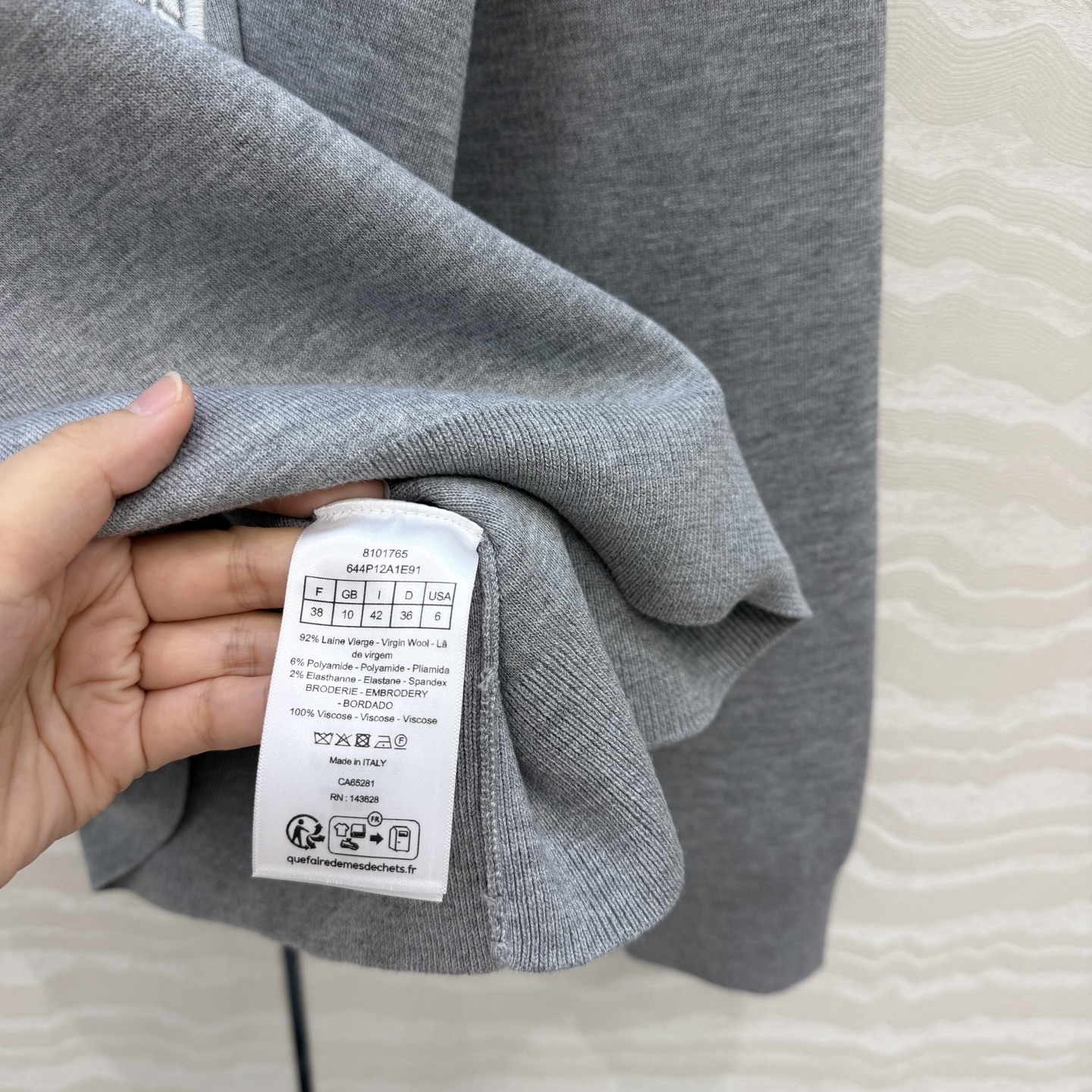 高端原单品质，MissD🧶26秋冬新品❤️Médaillon系列椭圆镜刺绣毛衣。邝玲玲同款。原版定制进口羊毛珠片纱线！瑞
